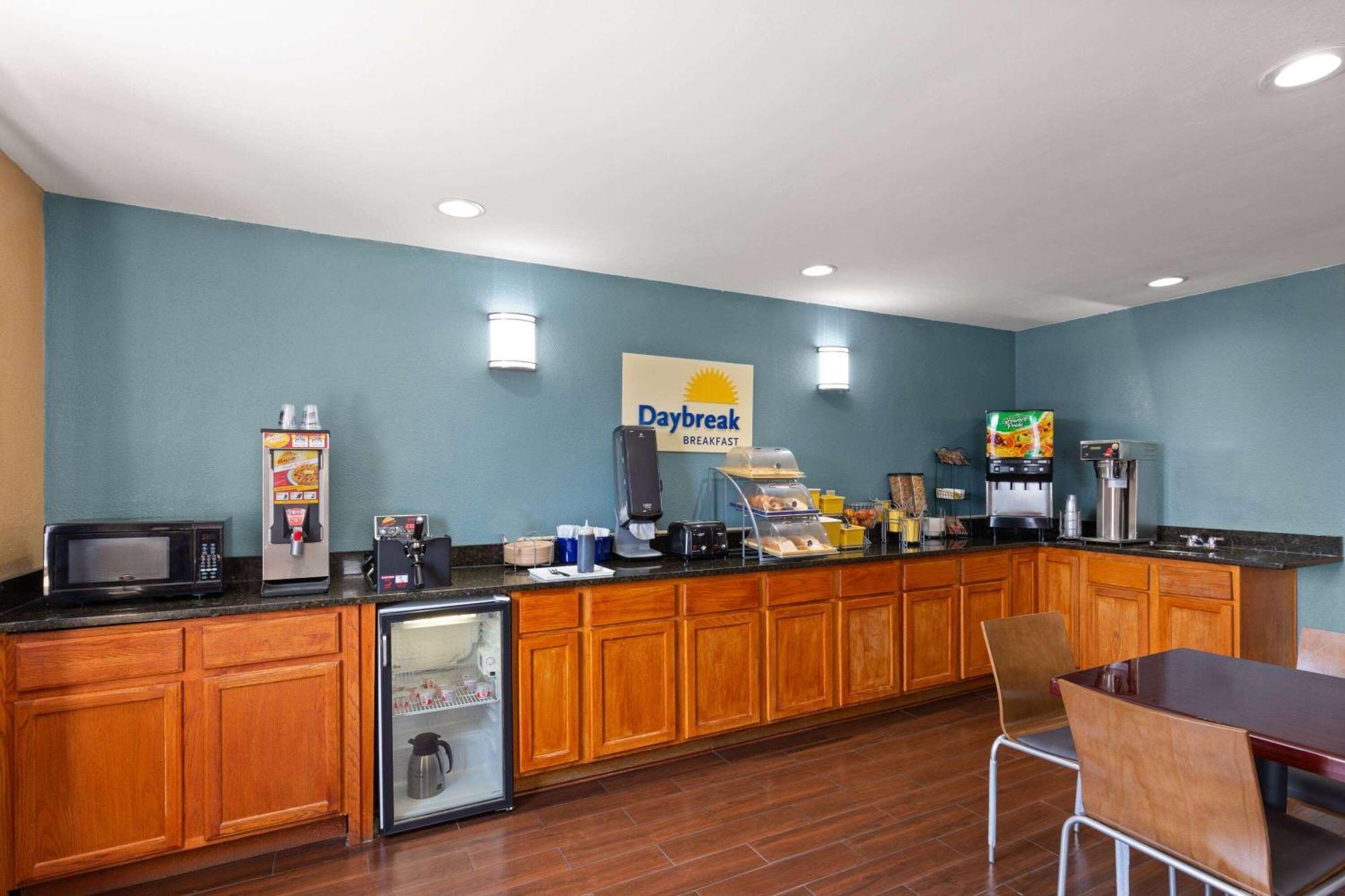 Days Inn By Wyndham Glasgow Kültér fotó
